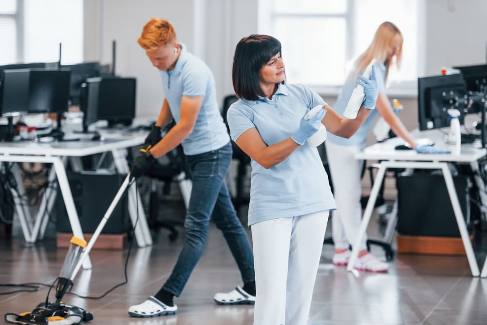 Organização e Limpeza no Ambiente de Trabalho Para um Espaço Mais Produtivo 